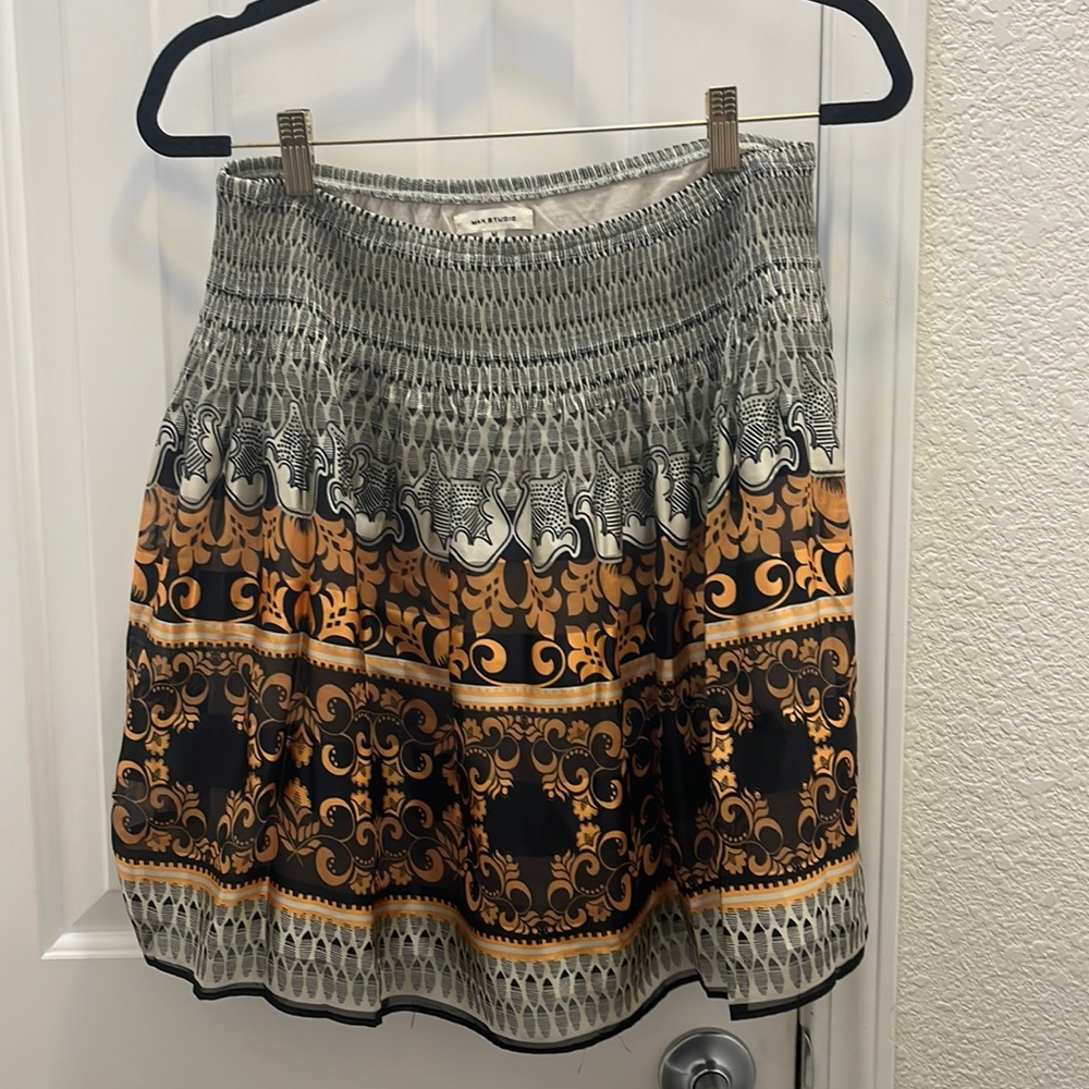 Above the knee stretchy patterned skirt